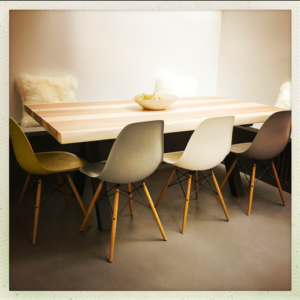 ARTMETA / table Aubier / dimensions 180 x 90 cm / frêne olivier + pied Noir