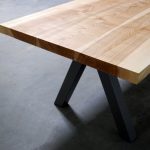 Table artisanale sur mesure / modèle Aubier / Frêne olivier massif / Pied en Gris acier / Fabrication française de haute facture