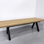 Table artisanale sur mesure / modèle Aubier / Chêne contemporain massif / Option 3 plateaux / 250 x 90 x H 75 cm / Pied en Noir charbon / Fabrication française de haute facture