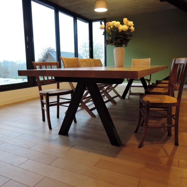 ARTMETA / table Aubier / 300 x 120 cm / chêne naturel + pied RAL 7016