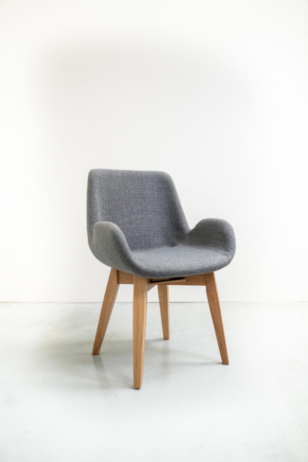 Chaise design cocon de fabrication française / tissu gris souris / ARTMETA
