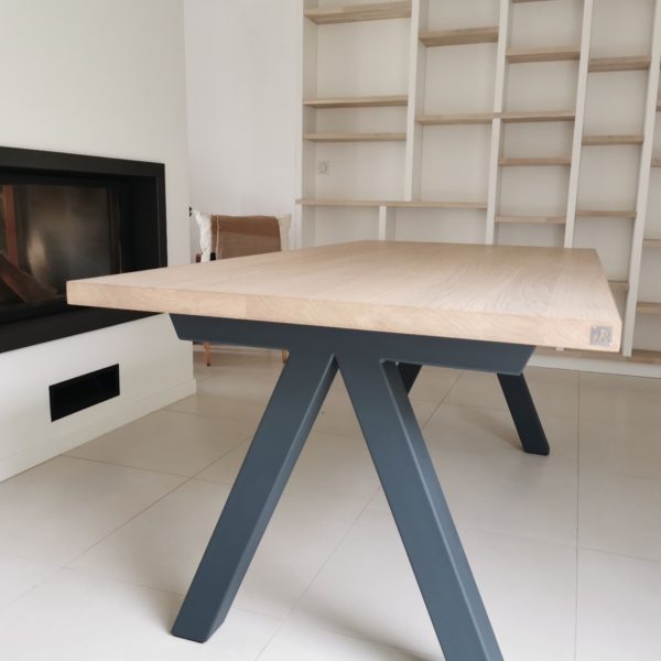 Table Aubier en chêne blanchi massif (pas de noeud sur demande) / L 180 x l 90 x h 75 cm / Pieds en RAL 7016