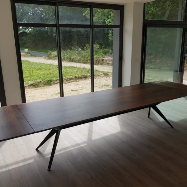 ARTMETA / table Papillon / 300 x 120 cm + allonges / noyer américain + noir charbon