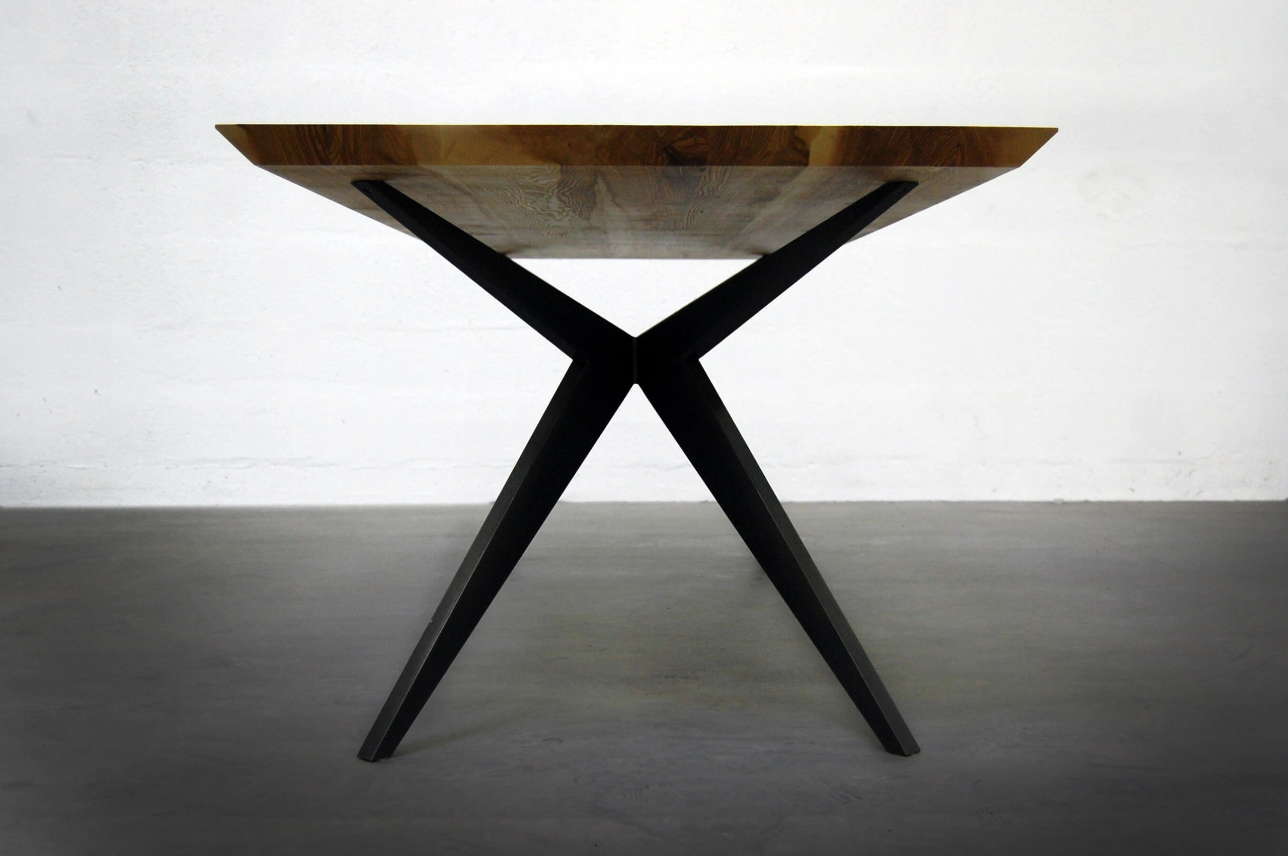 Artmeta : fabrication de tables sur mesure