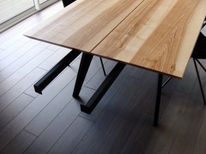 ARTMETA table Amazone artisanale et sur mesure en métal et bois massif