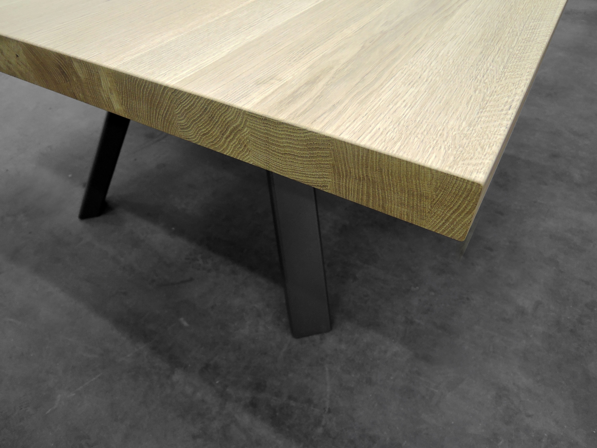 ARTMETA table carrée Ramage en acier et bois massif
