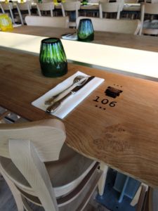 ARTMETA tables bois massif projet ZA aux halles à Paris pour Philippe STARCK