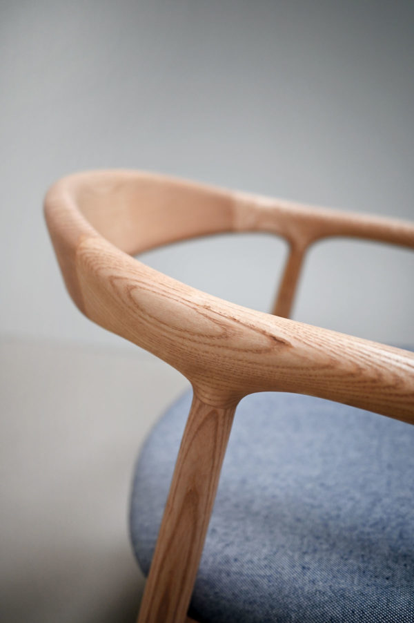 Chaise Madrid / Bois massif de frêne avec teinte chêne / Fabrication artisanale