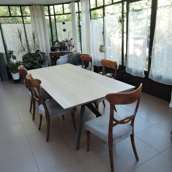 ARTMETA / table Papillon 212 x 100 cm / chêne blanchi prestige et RAL 7016