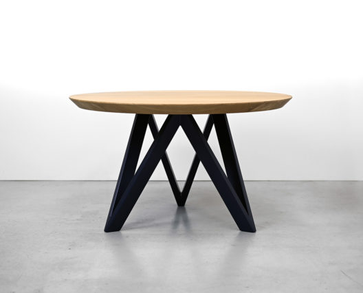 table ronde bois massif M / chêne contemporain français et acier bleu nuit / Fabrication artisanale