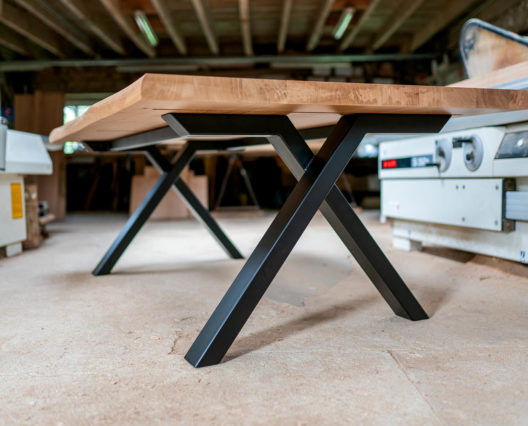 Table metal bois sur mesure Viking / Dimensions : 220 x 100 x H 75 cm / Chêne authentique et pieds Noir charbon / Fabrication sur mesure ARTMETA