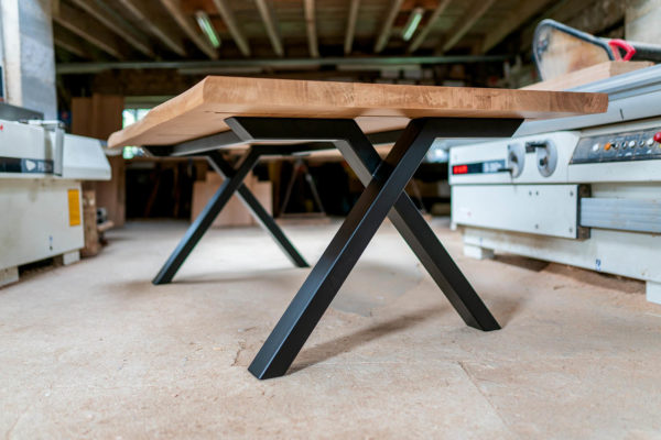 Table metal bois sur mesure Viking / Dimensions : 220 x 100 x H 75 cm / Chêne authentique et pieds Noir charbon / Fabrication sur mesure ARTMETA