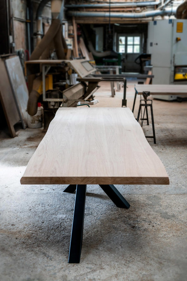 Table mikado en acier et bois massif sur mesure / ARTMETA