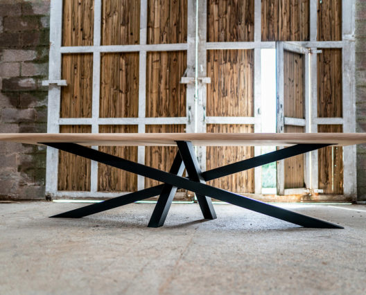 Table mikado en acier et bois massif sur mesure / ARTMETA