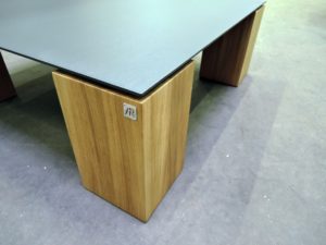 ARTMETA table basse contraste en acier et bois massif