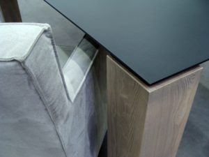 ARTMETA contraste table plateau acier et pieds bois massif