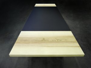 ARTMETA contraste table plateau acier et pieds bois massif