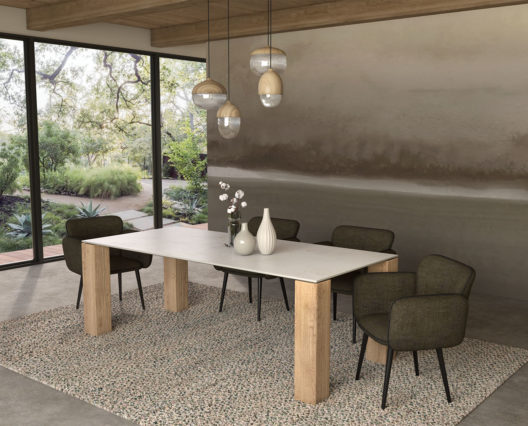 Table en céramique Contraste / Dimensions : 220 x 100 x H 75 cm / Plateau en Dekton Nilium 12 mm / Pieds en chêne massif Français / Fabrication artisanale et sur mesure ARTMETA