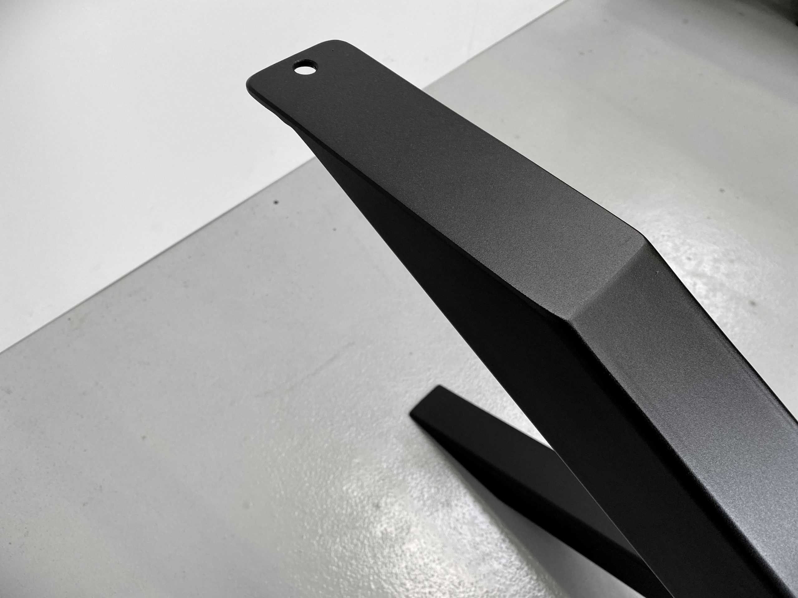 ARTMETA / pied Mikado acier sur mesure / table mikado