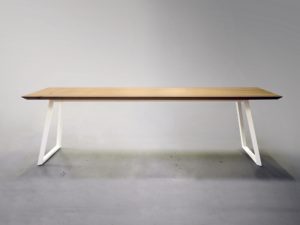 ARTMETA - table Versant - mobilier sur mesure en acier et bois massif de chêne français