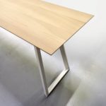 ARTMETA - table Versant - mobilier sur mesure en acier et bois massif de chêne français