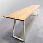 ARTMETA - table Versant - mobilier sur mesure en acier et bois massif de chêne français