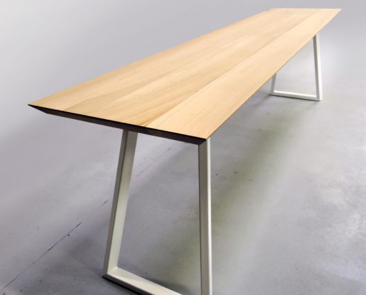 ARTMETA - table Versant - mobilier sur mesure en acier et bois massif de chêne français