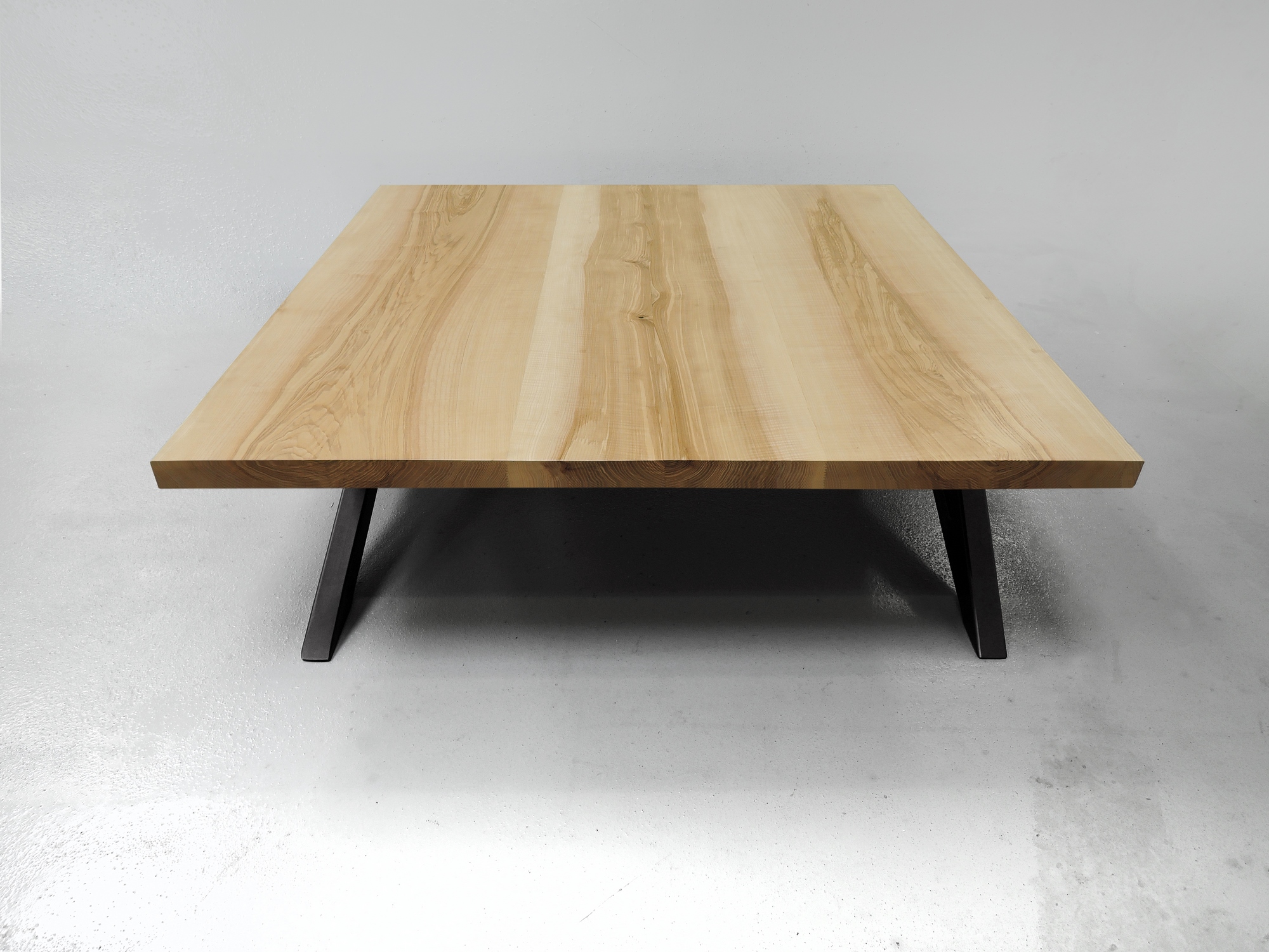 ARTMETA table basse signature sur mesure bois massif et acier