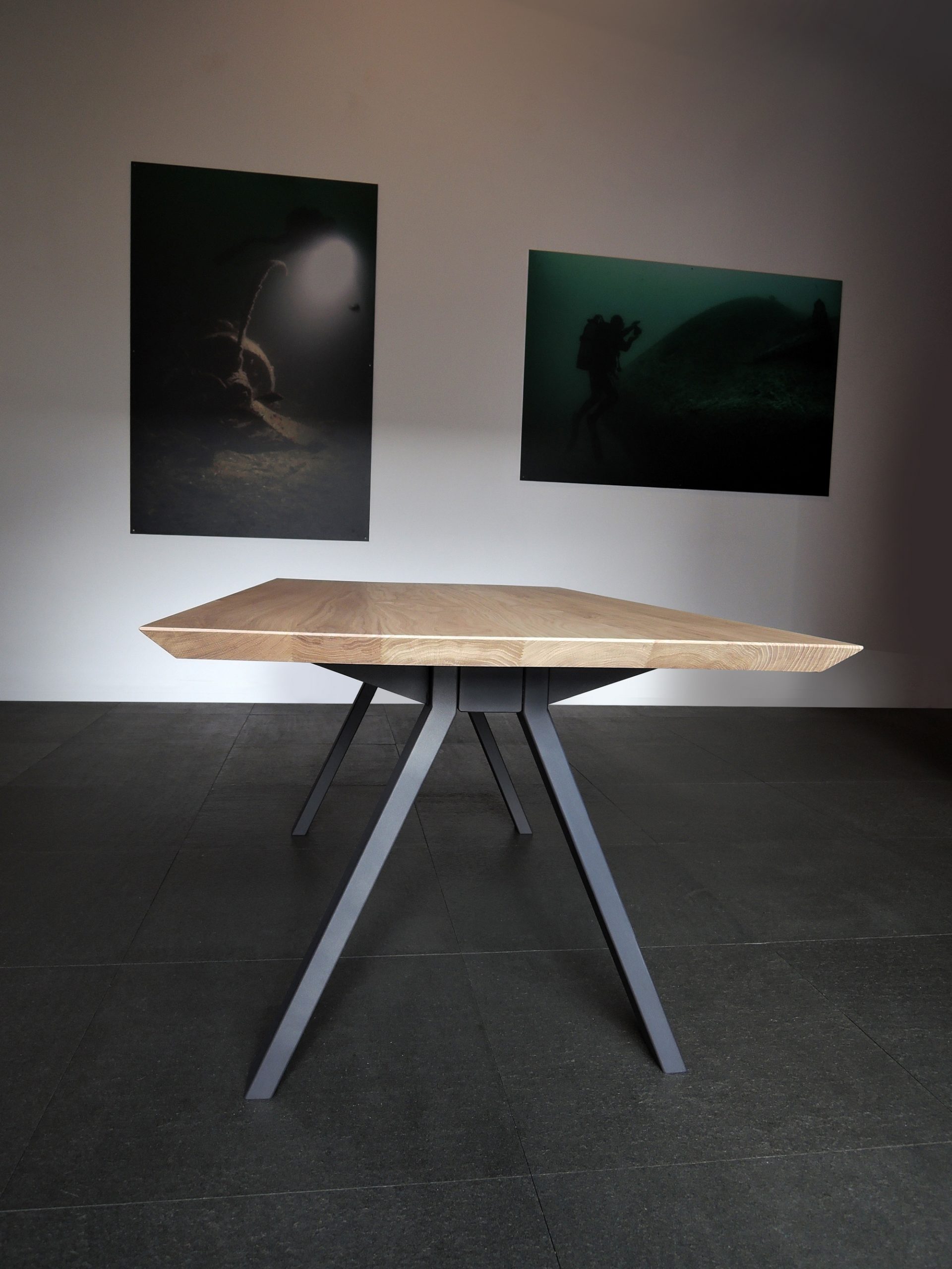 ARTMETA / table Ecrou / en acier et bois massif / fabrication artisanale et sur mesure