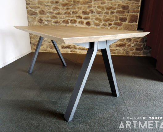 ARTMETA / table Ecrou / en acier et bois massif / fabrication artisanale et sur mesure