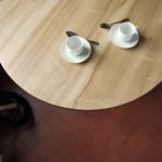 ARTMETA / Mange debout RAMAGE / table ronde en acier et bois massif