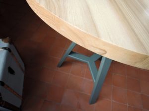ARTMETA / Mange debout RAMAGE / table ronde en acier et bois massif