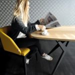 ARTMETA table Ma Reine surf 220 x 100 cm en chêne naturel prestige et piétement noir charbon