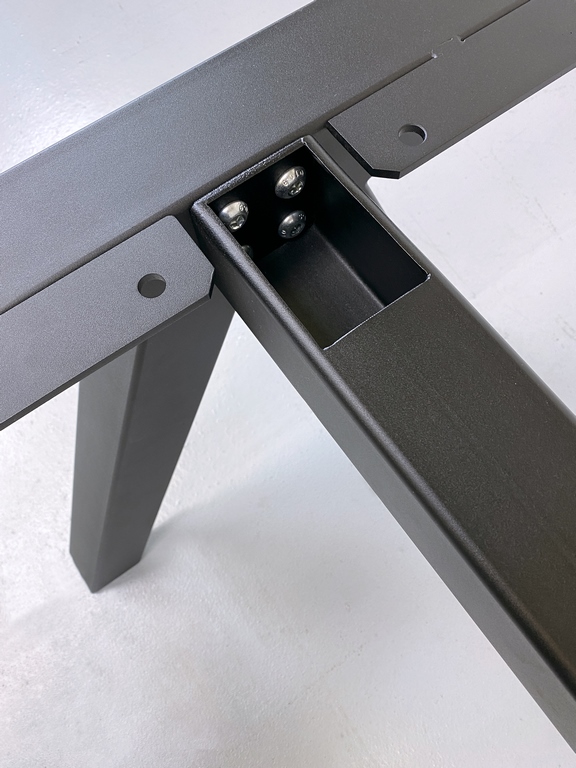 Fabricant de pied de table / ARTMETA / Pied de table Aubier sur mesure en acier