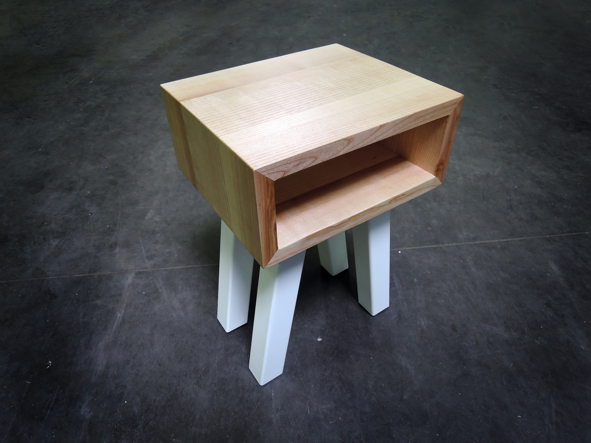 ARTMETA / table de chevet BIQUET / acier et bois massif