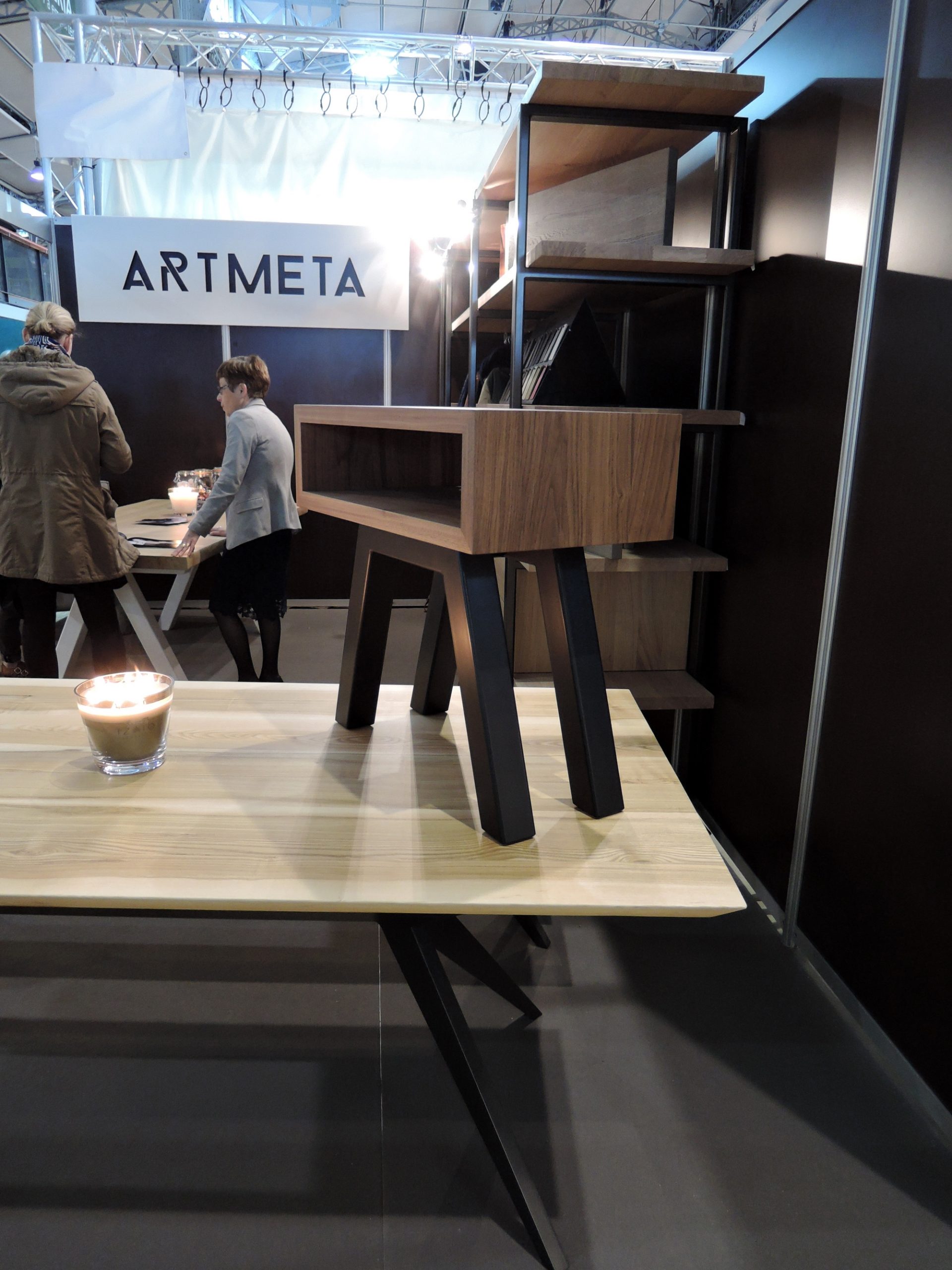 ARTMETA / table de chevet BIQUET / acier et bois massif