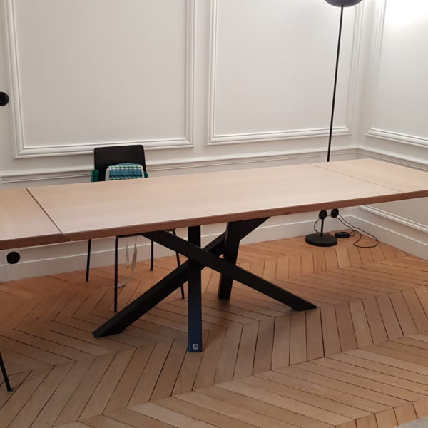 ARTMETA / table Mikado 180 x 85 cm / bords biseautés / chêne blanchi et noir charbon