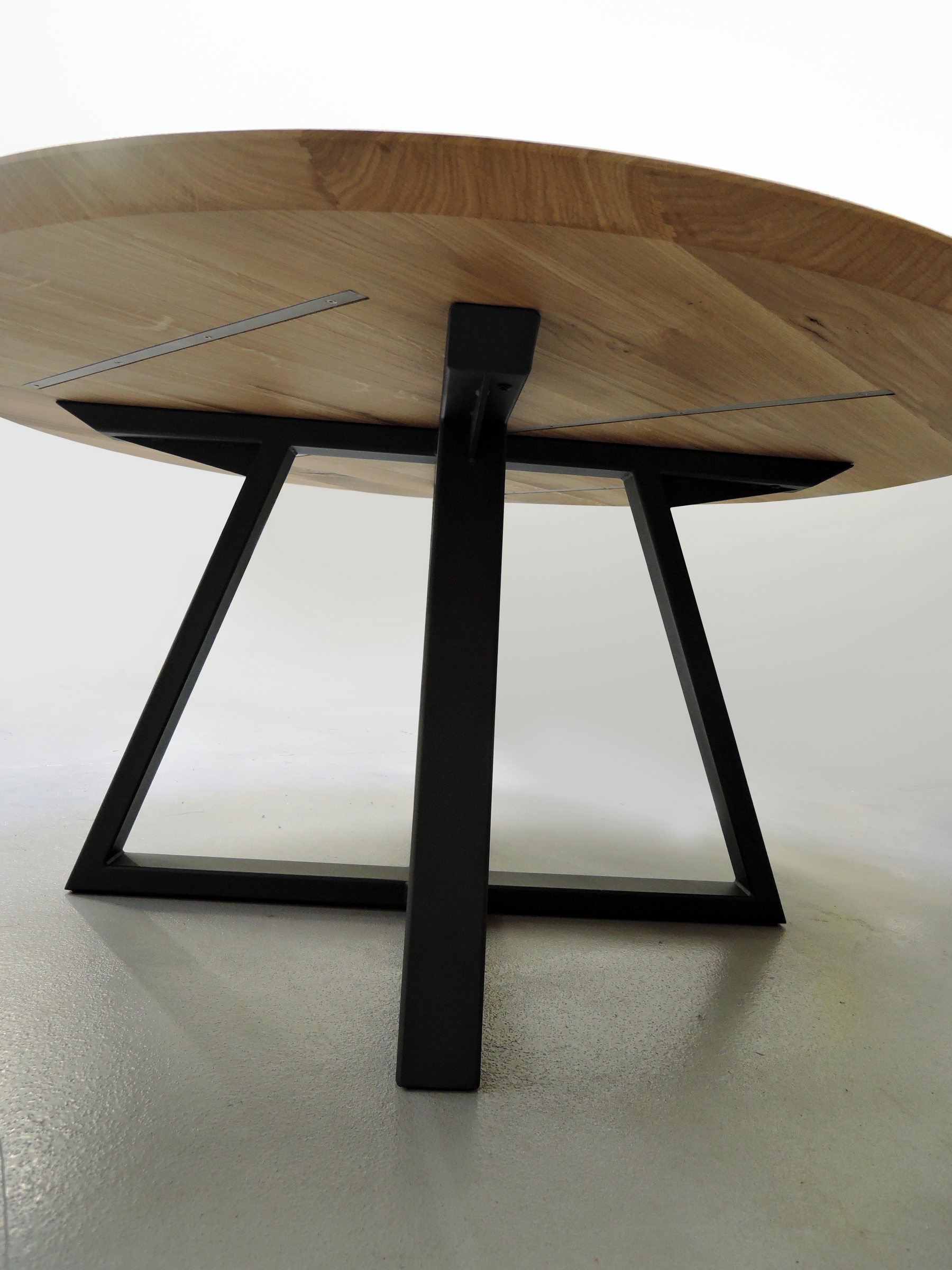 ARTMETA / table Symbole ronde en acier et bois massif