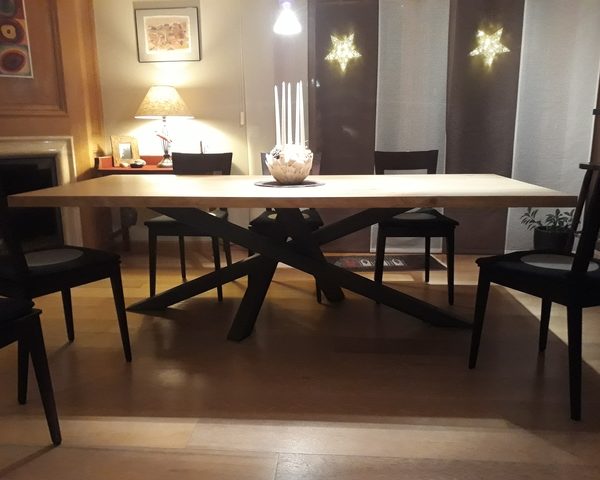 ARTMETA / table Mikado 240 x 110 cm / chêne naturel 4 bords droits et gris acier