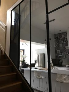 verrière intérieure en acier pour escalier / ARTMETA
