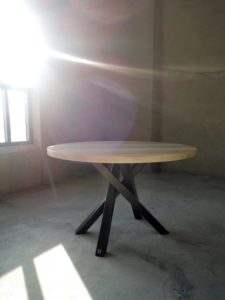 ARTMETA / Table Mikado ronde sur mesure / acier et bois massif / diamètre 110 cm