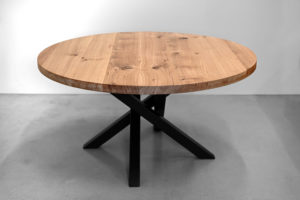 Table ronde Mikado en acier et bois massif / Diamètre 145 cm / Chêne authentique et piétement noir charbon / Fabrication artisanale française / Atelier ARTMETA
