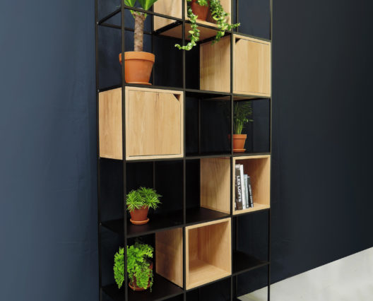 ARTMETA / bibliothèque cubes 18 cases / acier et bois massif