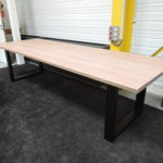 ARTMETA / Table Urbaine 300 x 100 x H 75 cm / chêne naturel + pied noir