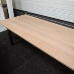 ARTMETA / Table Urbaine 300 x 100 x H 75 cm / chêne naturel + pied noir