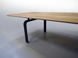 ARTMETA / table ALBATROS sur mesure en bois massif et piétement acier