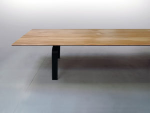 ARTMETA / table ALBATROS sur mesure en bois massif et piétement acier