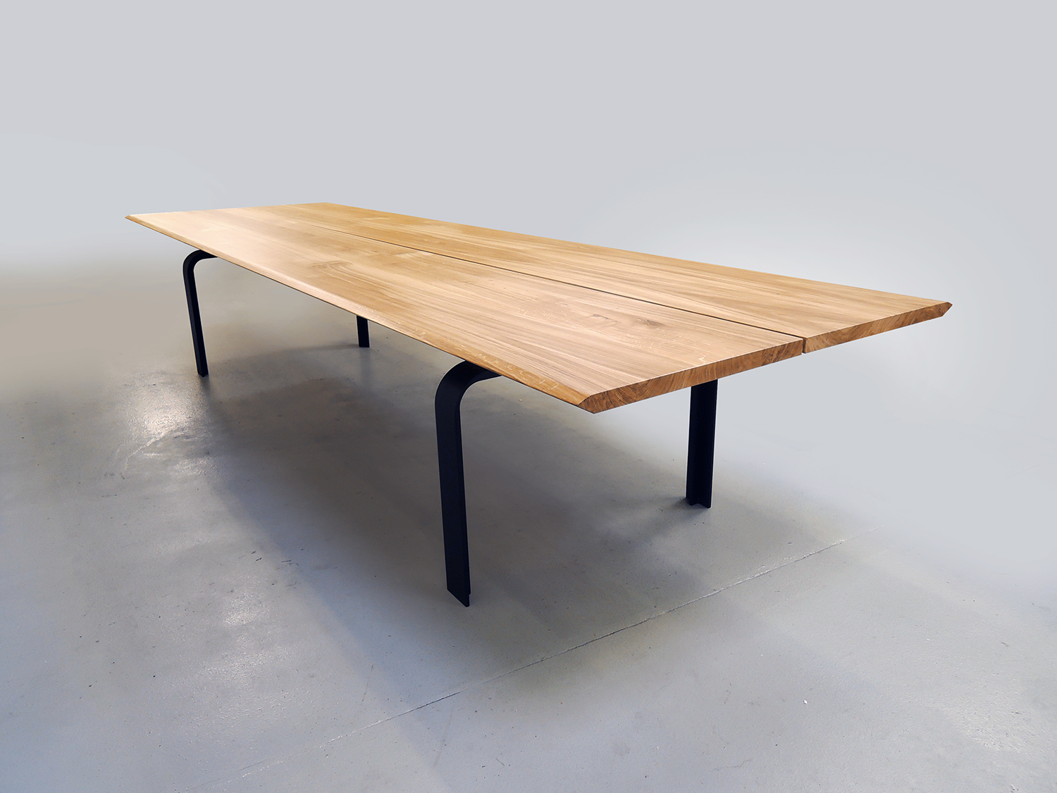 ARTMETA / table ALBATROS sur mesure en bois massif et piétement acier