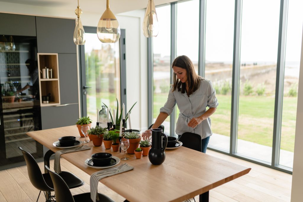 SAVOIR-VIVRE. La position des couverts de table : à l'anglaise ou