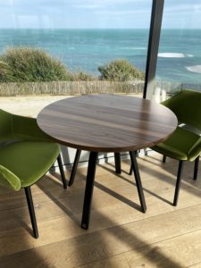 Table ronde design Landemer / Fabrication artisanale française / Métal et bois massif